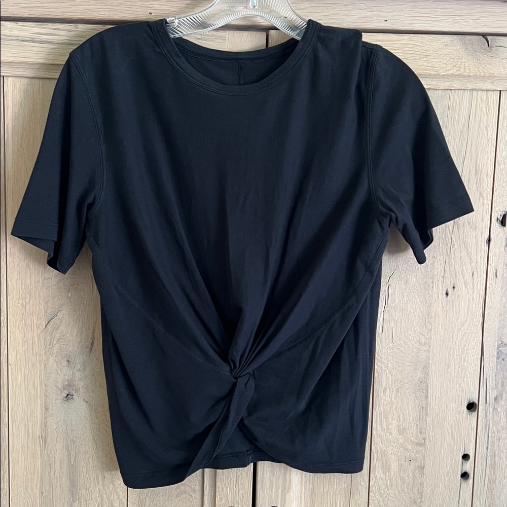 Lululemon Black twist front short sleeve tee. Size xs.